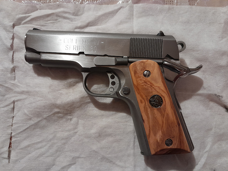 098x_Colt_Officers-Defender - Olivo - Colt_Old_Brass